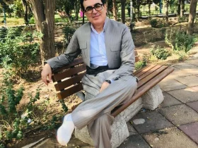 لە ستایشتی دەنگ و پیت