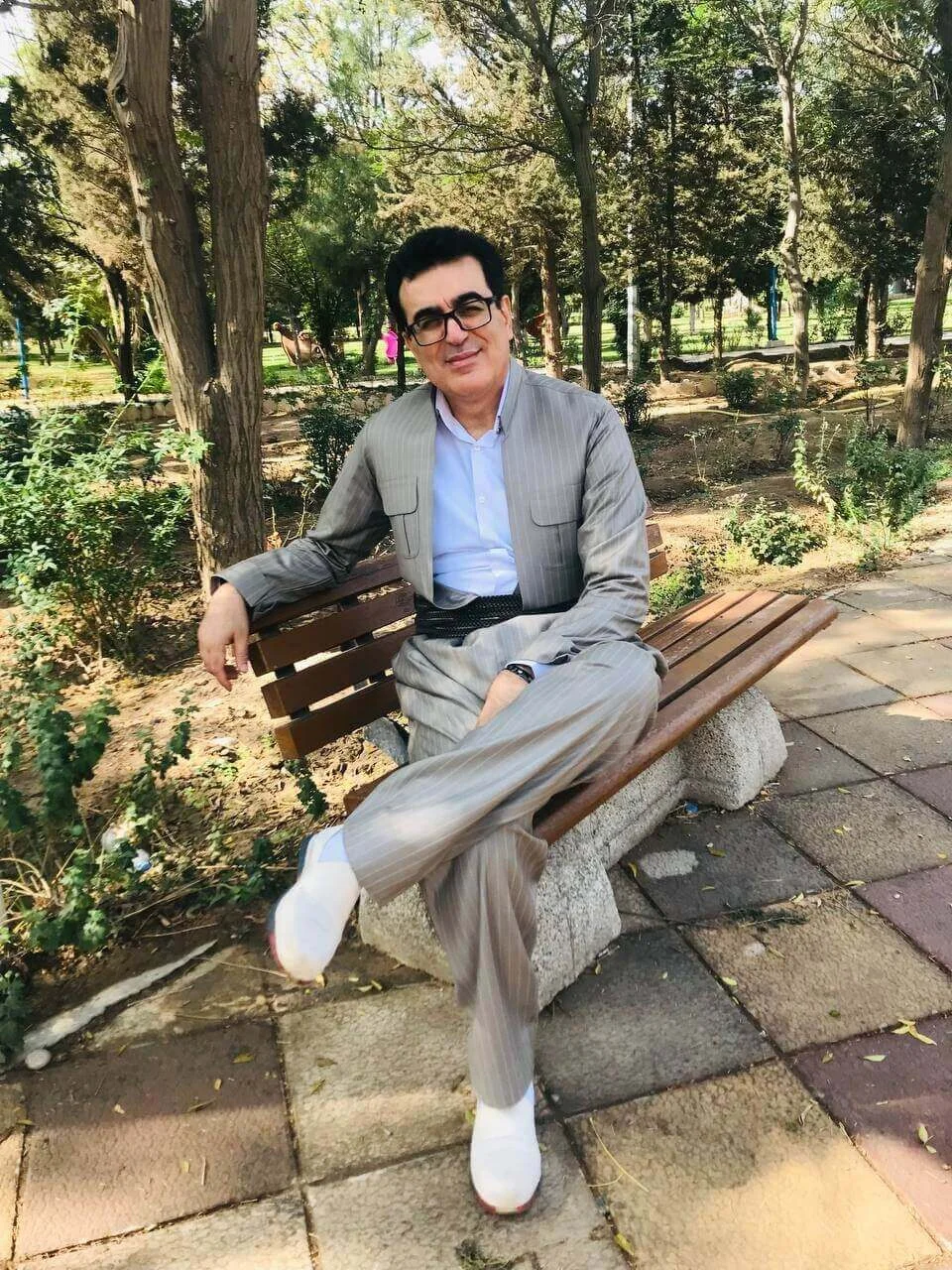 لە ستایشتی دەنگ و پیت